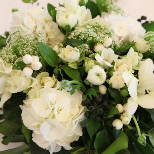 white-wedding-table-flowers-blue-lavender-london-florist